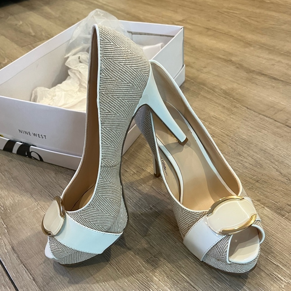 NIB Nine West Catchmeo Tan and White Peep Toe stiletto heels 7.5 - Picture 16 of 16